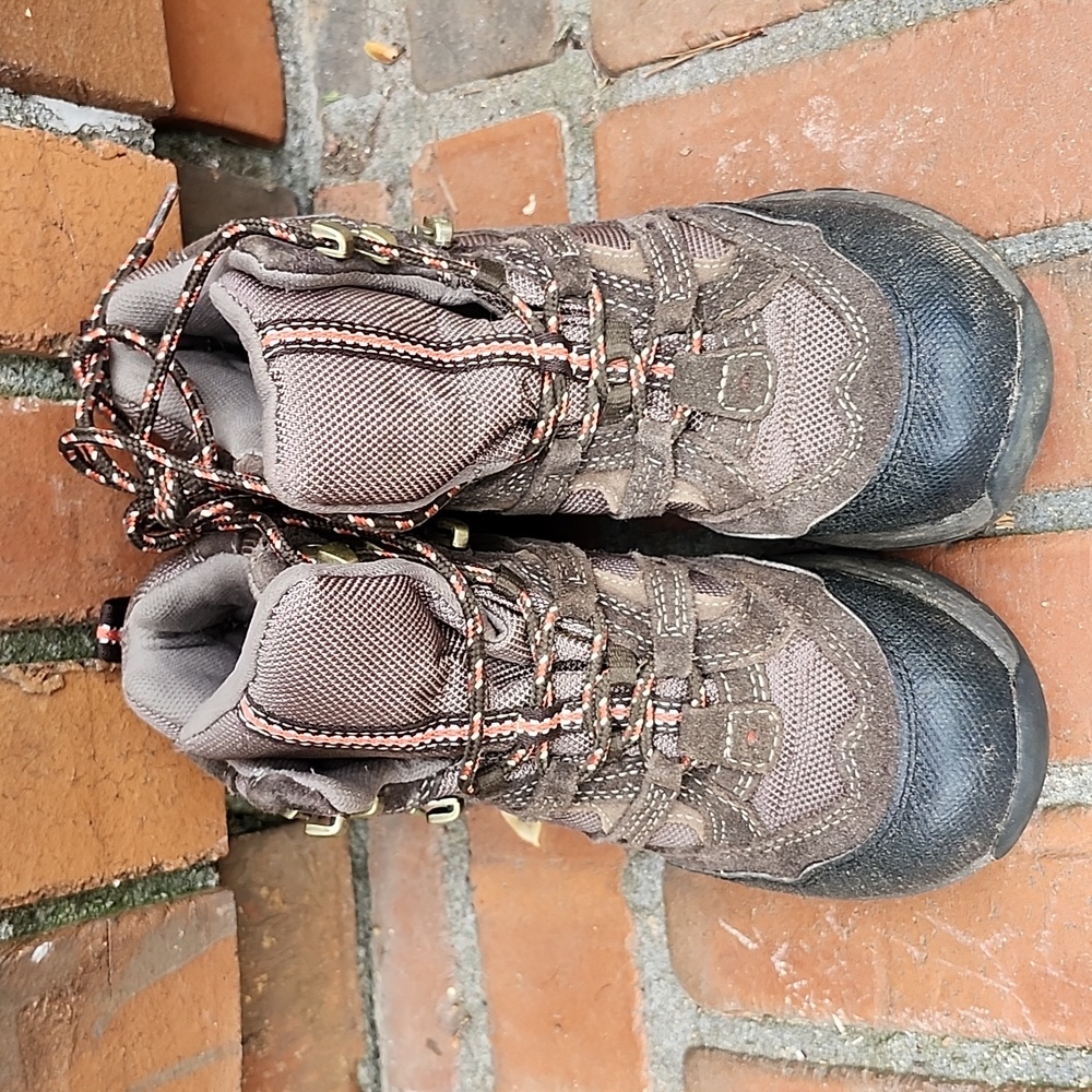 L.L. Bean boys size 4 hiking boots